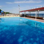 на пляже отрада, французский бульвар просторный 2 комн Luxury , центр жк париж