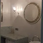 на пляже отрада, французский бульвар просторный 2 комн Luxury , центр жк париж דירה *