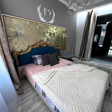 на пляже отрада, французский бульвар просторный 2 комн Luxury , центр жк париж Apartment Odesa