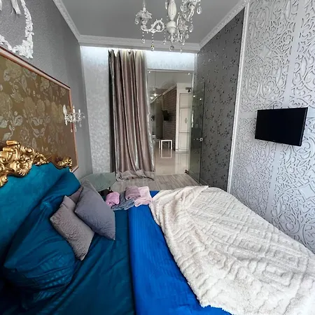 на пляже отрада, французский бульвар просторный 2 комн Luxury , центр жк париж Apartment *