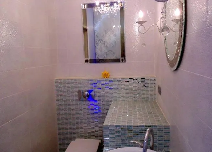 на пляже отрада, французский бульвар просторный 2 комн Luxury , центр жк париж Apartamento Odesa