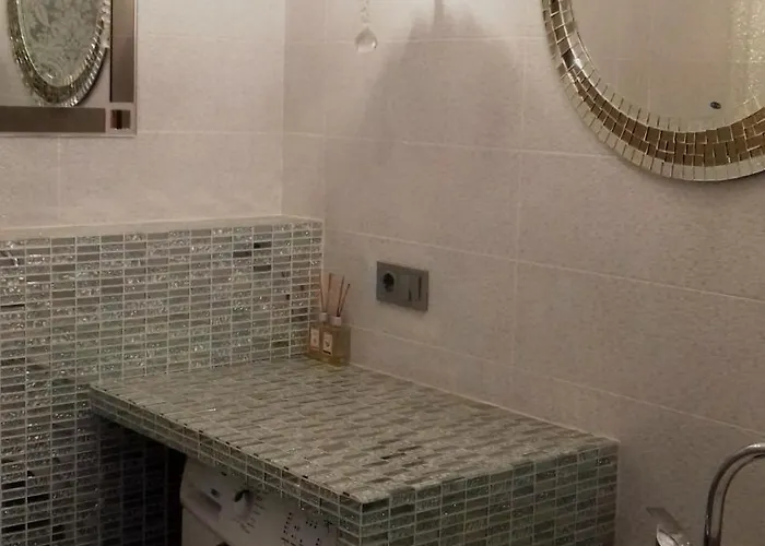 на пляже отрада, французский бульвар просторный 2 комн Luxury , центр жк париж