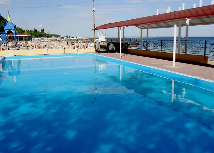 на пляже отрада, французский бульвар просторный 2 комн Luxury , центр жк париж